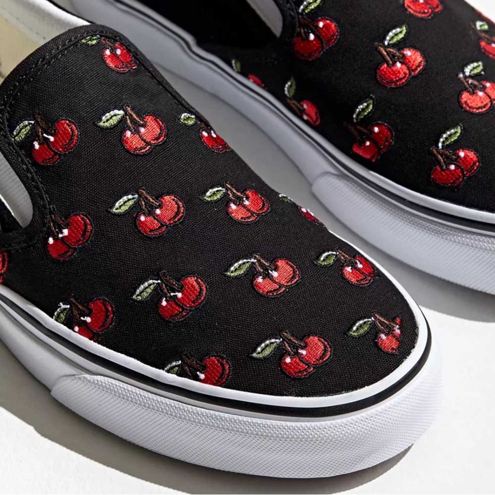 NWT Men’s Cherry Vans (size 11) - Picture 8 of 9